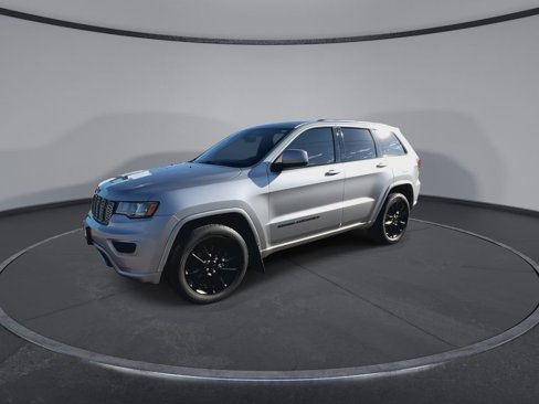 Used 2018 Jeep Grand Cherokee Altitude image 4