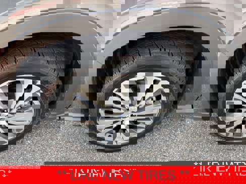 Used 2022 Subaru Ascent Touring image 7