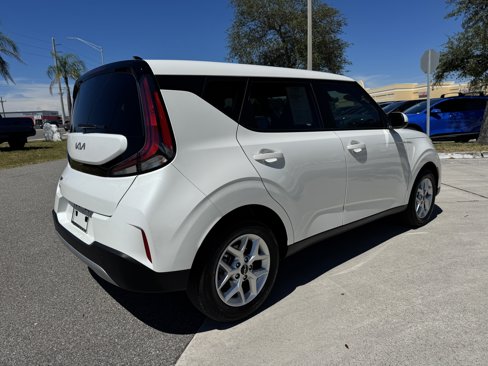 Certified 2025 Kia Soul LX w/ LX Technology Package image 4