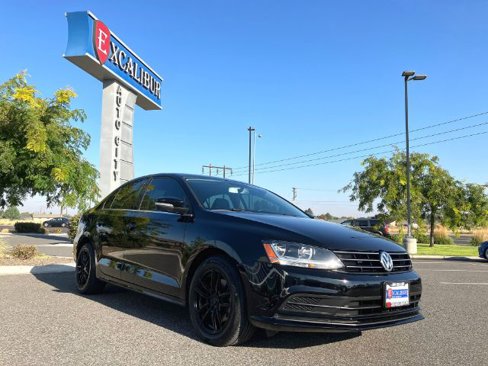 Used 2017 Volkswagen Jetta SE image 2