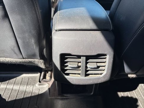 Used 2017 Ford Fusion SE w/ Fusion SE Technology Package image 19