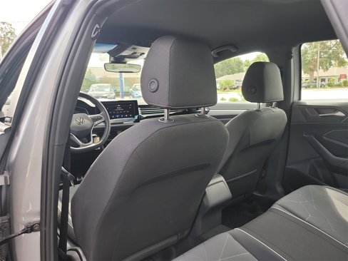 Certified 2025 Volkswagen Jetta Sport image 12