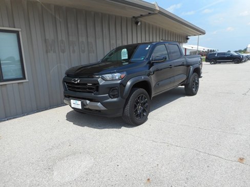 Used 2024 Chevrolet Colorado Trail Boss w/ LPO, Dark Essentials Package image 2