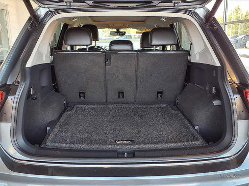 Used 2018 Volkswagen Tiguan SEL image 6