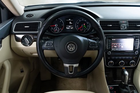 Used 2014 Volkswagen Passat TDI SEL Premium image 12
