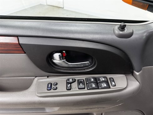 Used 2002 GMC Envoy SLT image 17
