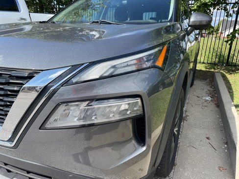 Used 2021 Nissan Rogue SV image 4