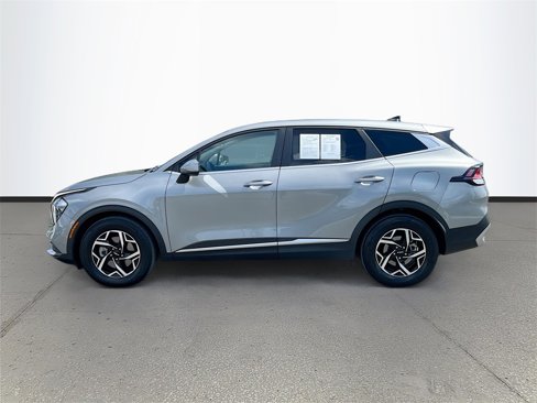 Used 2023 Kia Sportage LX image 4