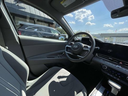 Used 2024 Hyundai Elantra SEL image 17