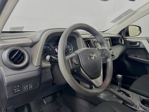 Used 2018 Toyota RAV4 LE image 15