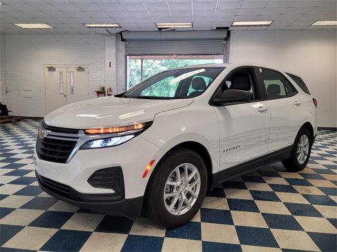 Used 2022 Chevrolet Equinox LS image 3