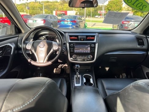 Used 2018 Nissan Altima 2.5 SR w/ SR Midnight Edition image 6