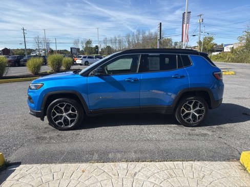 Used 2024 Jeep Compass Limited image 4