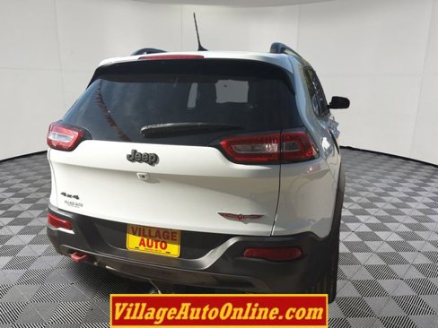 Used 2015 Jeep Cherokee Trailhawk w/ Comfort/Convenience Group image 12