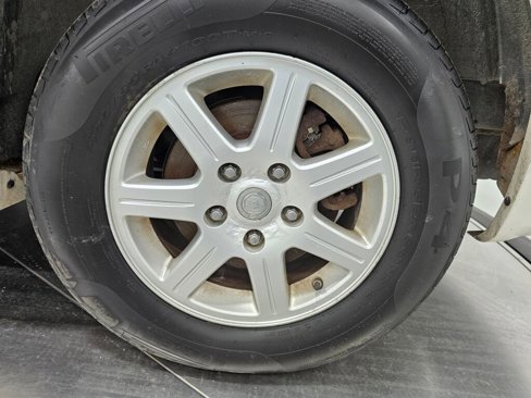 Used 2010 Chrysler Town & Country Touring image 13