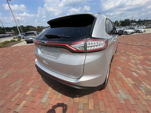 Used 2018 Ford Edge SE image 31