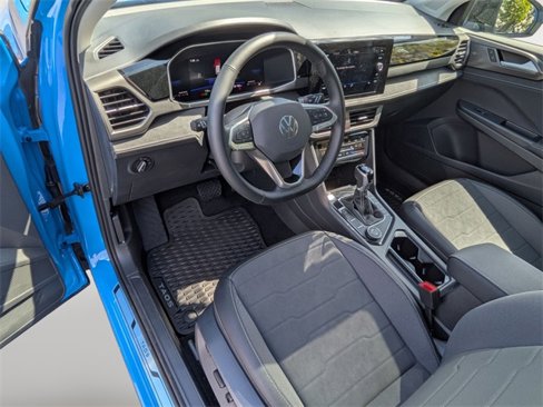 New 2025 Volkswagen Taos SE image 11