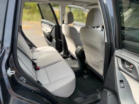 Used 2016 Subaru Forester 2.5i Premium image 18