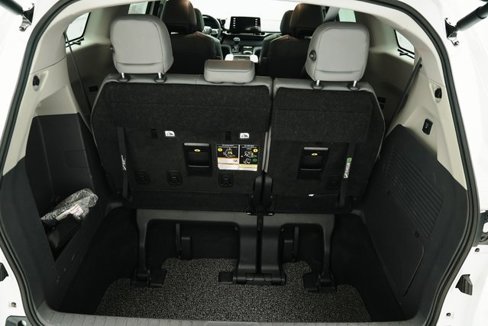 Used 2024 Toyota Sienna Limited image 43