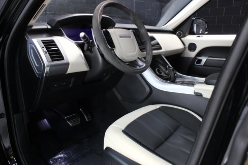 Used 2020 Land Rover Range Rover Sport HST image 21