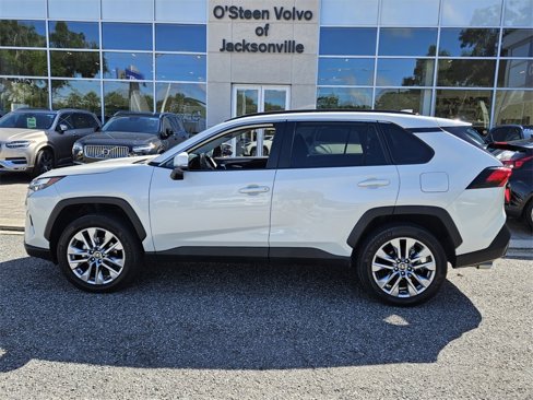 Used 2022 Toyota RAV4 XLE Premium image 3