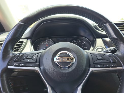 Used 2017 Nissan Rogue SV image 21