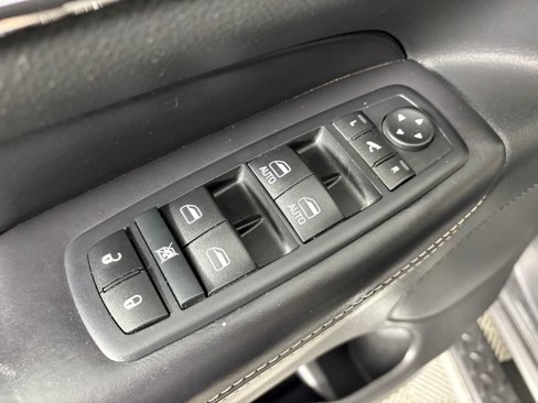 Used 2017 Jeep Grand Cherokee Overland image 13