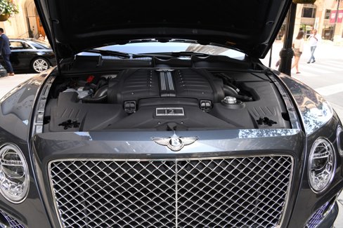 Used 2017 Bentley Bentayga image 27
