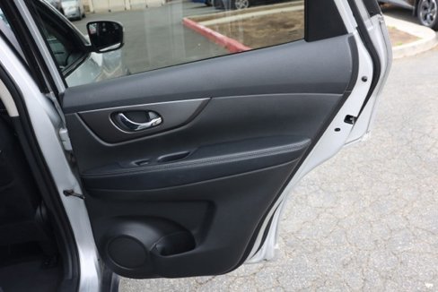 Used 2015 Nissan Rogue SV w/ SV Moonroof Package image 19