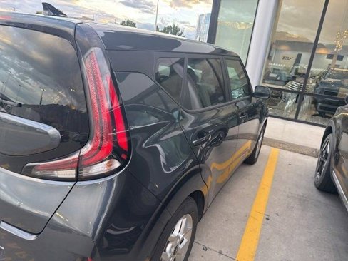 Used 2023 Kia Soul LX w/ LX Technology Package image 3