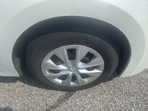 Used 2016 Toyota Corolla LE image 9