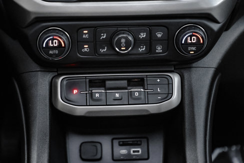 Certified 2023 GMC Acadia Denali w/ Denali Ultimate Package image 38
