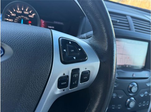 Used 2013 Ford Explorer XLT image 24