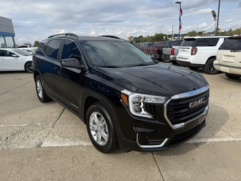 Used 2023 GMC Terrain SLE w/ Driver Convenience Package image 7