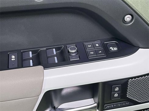 Used 2020 Land Rover Defender 110 First Edition image 37