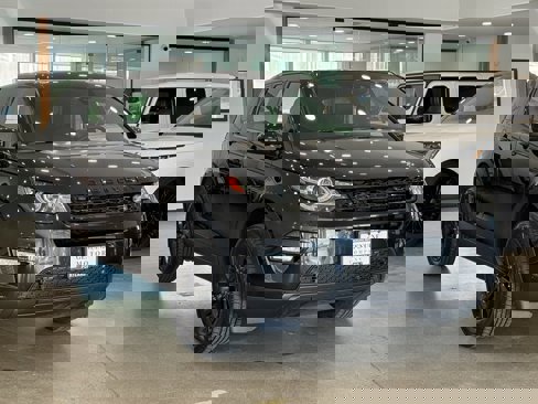 Used 2016 Land Rover Discovery Sport SE image 3