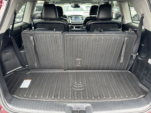 Used 2019 Toyota Highlander XLE image 27