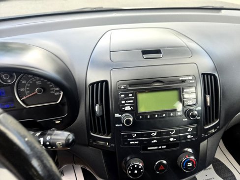 Used 2009 Hyundai Elantra image 25