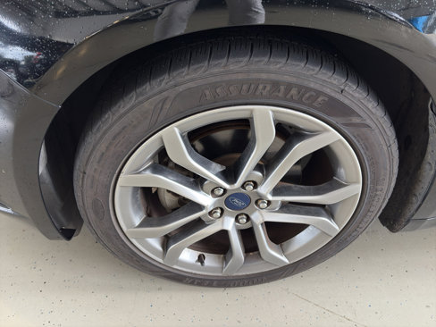 Used 2017 Ford Fusion SE w/ Equipment Group 201A image 2