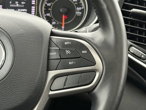 Used 2021 Jeep Cherokee Latitude Plus w/ Sun & Sound Group image 27