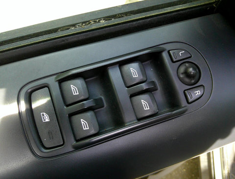 Used 2013 Land Rover LR2 image 19