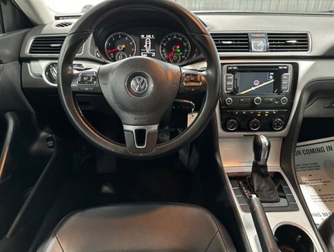 Used 2013 Volkswagen Passat 3.6 SE image 16