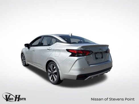 Used 2020 Nissan Versa SR image 3