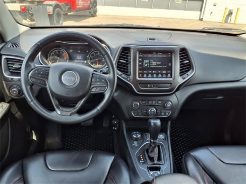 Used 2019 Jeep Cherokee Trailhawk w/ Cold Weather Group image 6