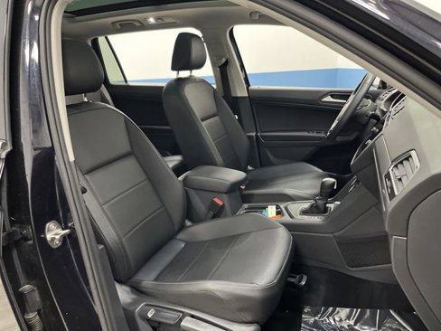 Used 2020 Volkswagen Tiguan SE w/ Panoramic Sunroof Package image 29