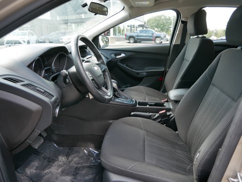 Used 2017 Ford Focus SE w/ SE Winter Package image 12