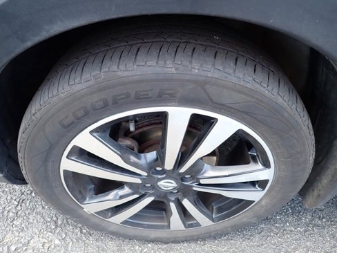 Used 2019 Nissan Kicks SR image 9