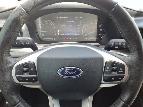 Used 2021 Ford Explorer XLT image 11