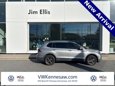 Used 2022 Volkswagen Tiguan SE w/ Panoramic Sunroof Package image 1