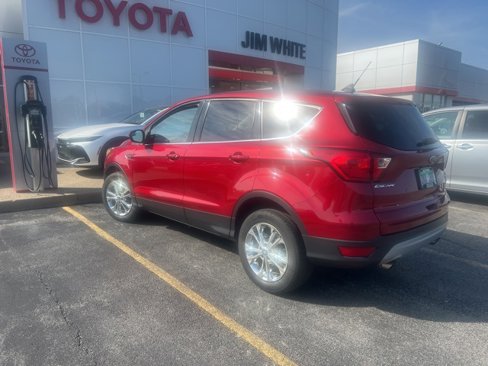 Used 2019 Ford Escape SE image 2